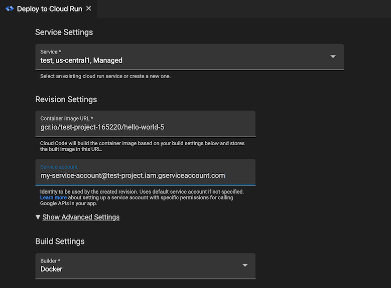 Section &quot;Advanced revision settings&quot; (Paramètres de révision avancés) développée dans le panneau &quot;Cloud Run: Deploy&quot; (Cloud Run : Déployer). Le champ &quot;Service Account&quot; (Compte de service) est renseigné avec le nom du compte de service au format service-account-name@project-name.iam.gserviceaccount.com