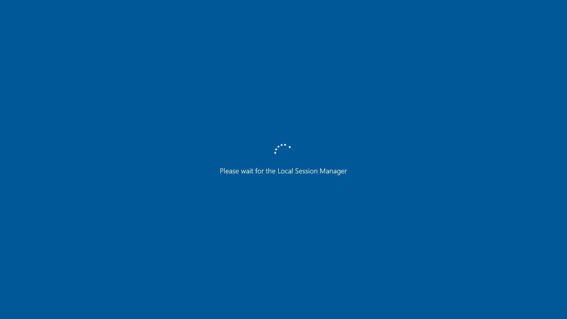Windows Server 2016 載入系統服務。