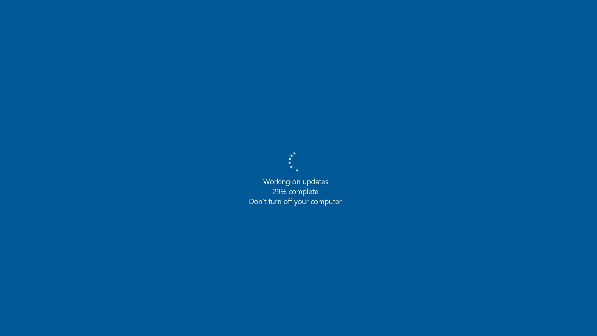 Windows Server 2016 Datacenter 正在執行更新。