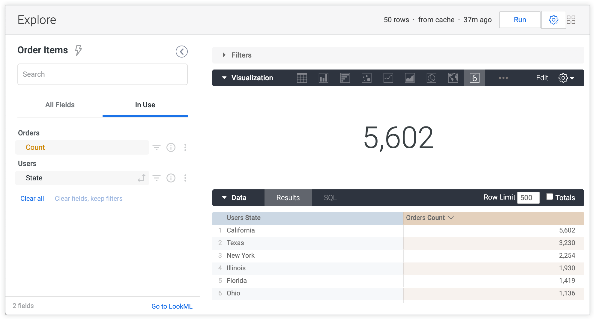 Ein eingebettetes Looker-Explore, das das Looker-Standarddesign verwendet.