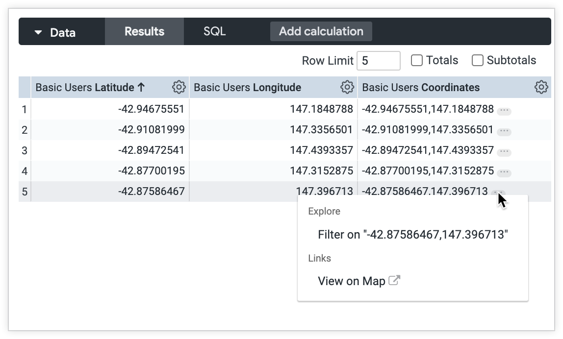 O Looker Explore mostra os campos de latitude e longitude, com o novo campo de coordenadas com valores que correspondem aos valores de latitude e longitude.