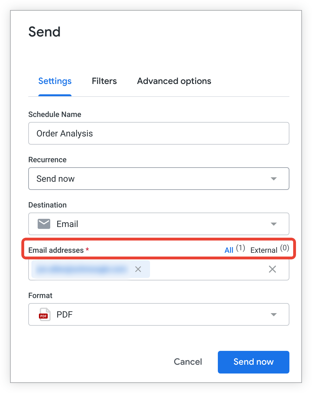 Um exemplo de agendamento que mostra a contagem externa de endereços de email de destinatários que não são utilizadores do Looker.