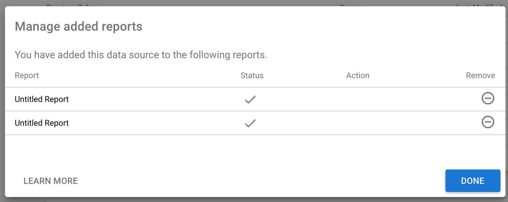 En el menú Gestionar los informes añadidos se muestra la información Informe [nombre], Estado, Acción y un icono Quitar de cada informe que usa la fuente de datos.