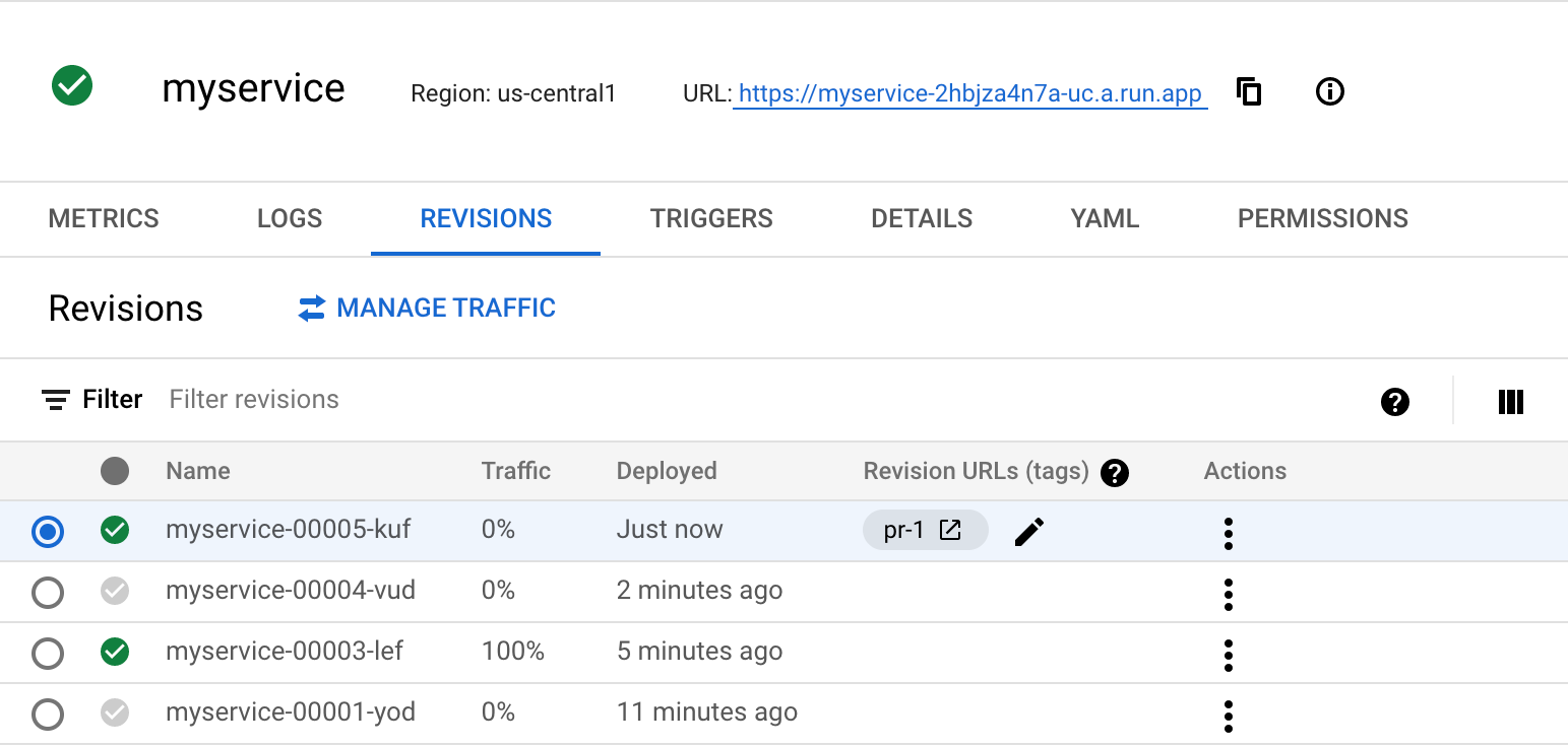 Captura de tela do console do Cloud Run, com três revisões.